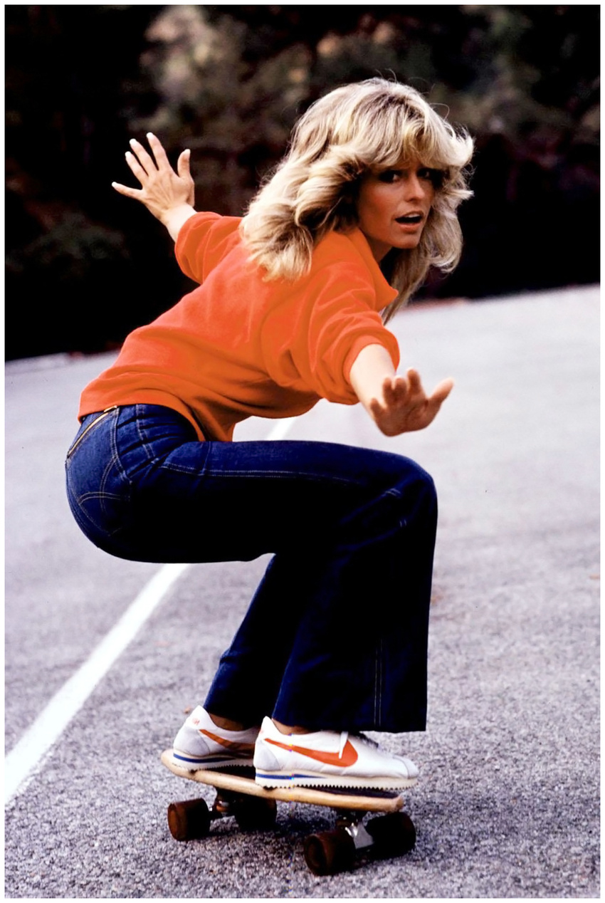 former-charlie_s-angel-farrah-fawcett-wore-her-denim-at-its-youthful-breezy-best-and-made-fitted-flared-jeans-de-rigour-for-all-seventies-girls