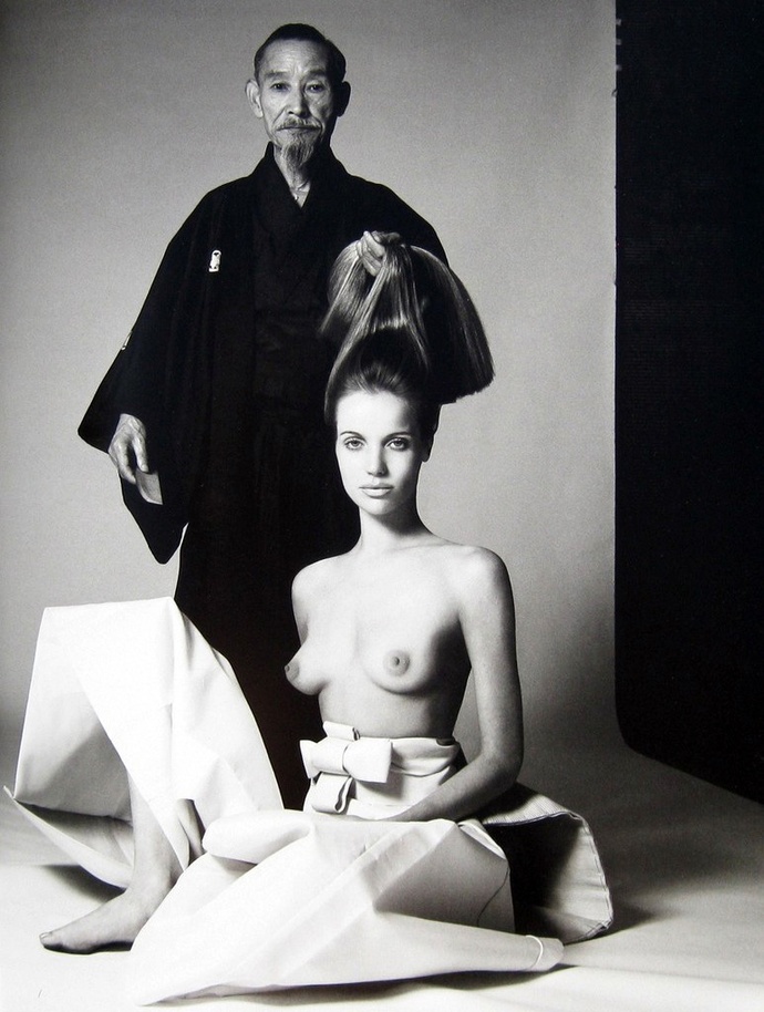 Verushka-Richard_Avedon-Vogue-1966-apostrophe9