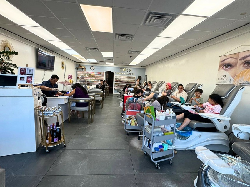 Interior-Twin-Nails-EyeLashes-salon-in-Los-Angeles-CA-90026_3